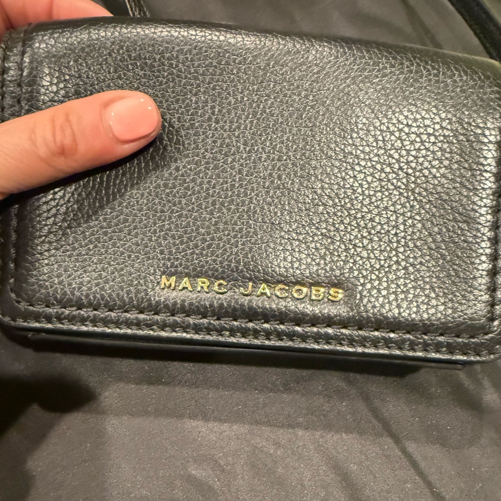 Marc Jacobs Black Groove Leather Mini Bag Crossbody with Gold Hardware - Picture 11 of 16